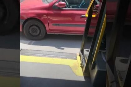 Χαϊδάρι: Λεωφορείο κινείται με... ανοιχτή πόρτα λόγω βλάβης [ΒΙΝΤΕΟ]