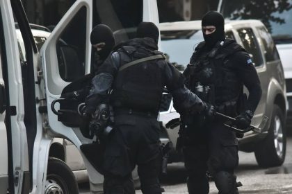 Έφοδος της αστυνομίας σε σπίτι «φρούριο» στη και συλλήψεις για εμπόριο ναρκωτικών