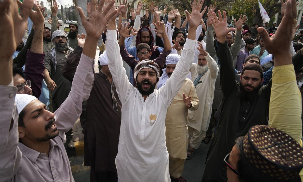 Πακιστάν: Ξυλοκόπησαν μέχρι θανάτου θρησκευτικό ηγέτη - Θεώρησαν βλασφημία όσα είπε