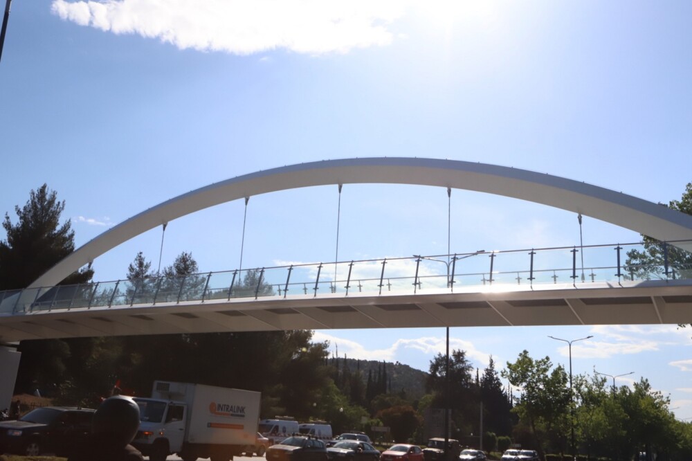 Παραδόθηκε η νέα πεζογέφυρα επί της Λεωφόρου Αθηνών στο Χαϊδάρι