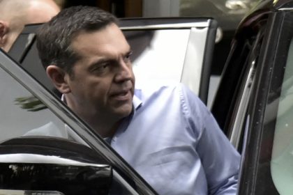 Ευθύνες στο ΠΑΣΟΚ για τη συντριβή του ΣΥΡΙΖΑ «ρίχνει» ο Τσίπρας