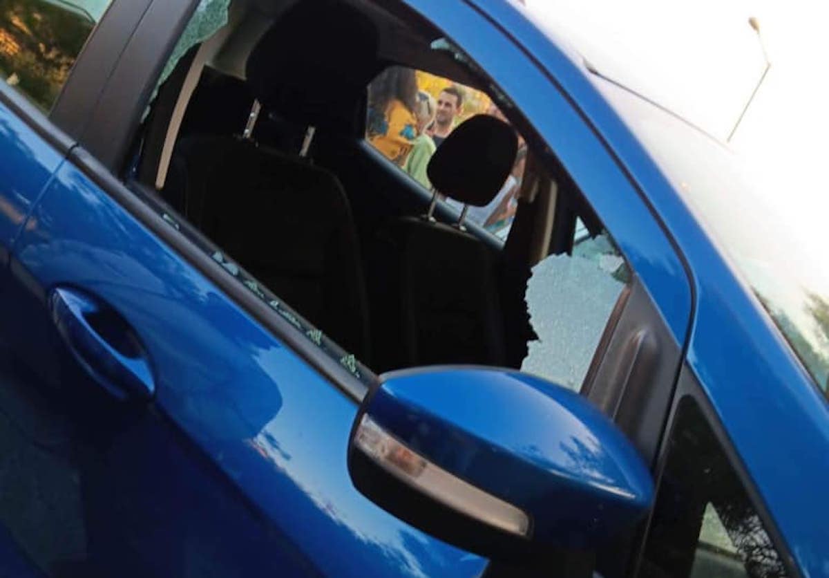 Ασπρόπυργος: «Γνωστοί - άγνωστοι» έσπασαν και έκλεψαν αυτοκίνητα κατα τη διάρκεια σχολικής γιορτής