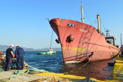 Λιμάνι Ελευσίνας: Απομακρύνθηκε το επικίνδυνο - επιβλαβές πλοίο «BARIS» - Οδηγήθηκε στην Τουρκία για σκραπ