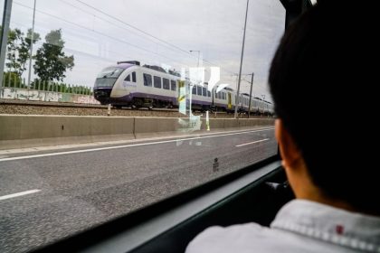 Μπαίνουν οι υπογραφές για το έργο που φέρνει ξανά το τρένο σε Ελευσίνα, Ασπρόπυργο και Μέγαρα