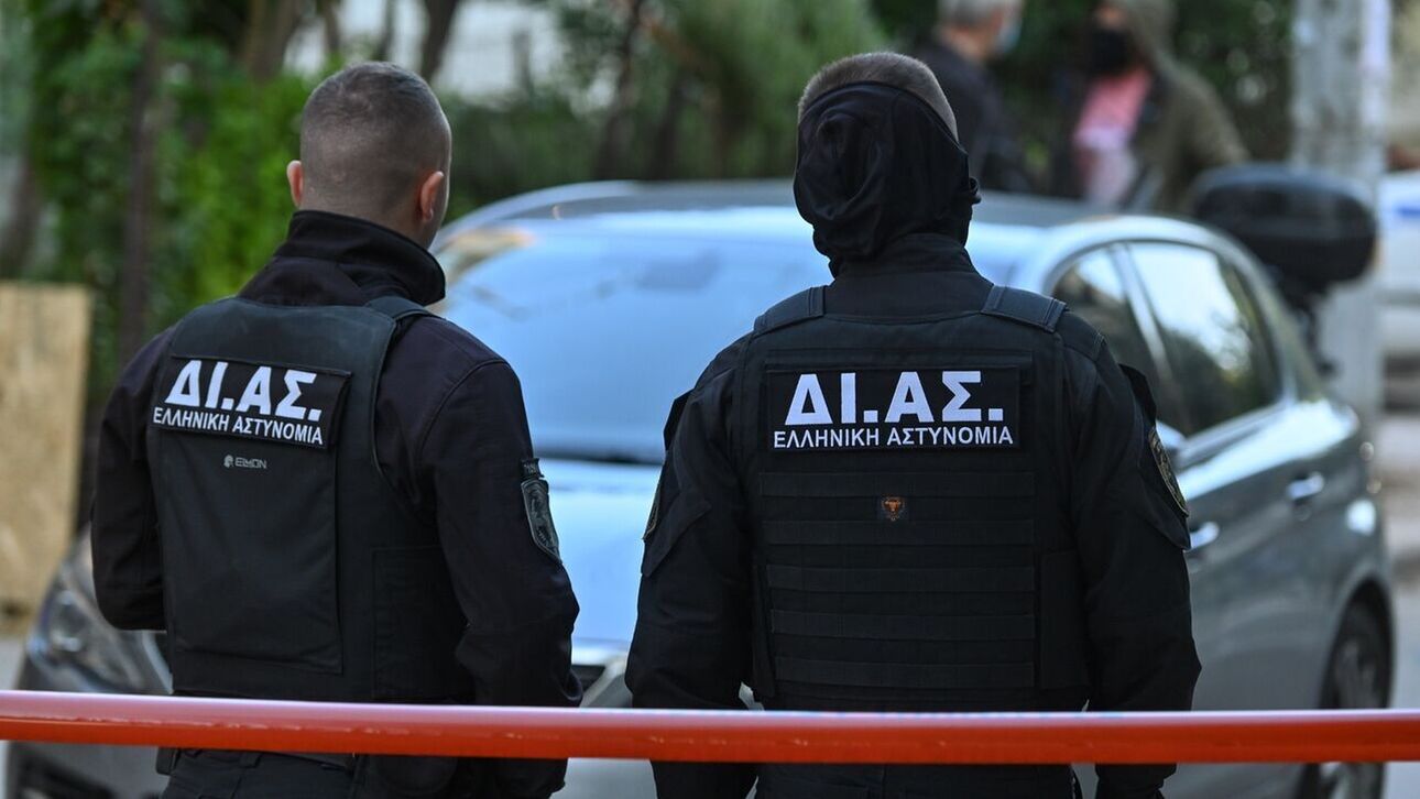 Σύλληψη 4 Ρομά με 2.500 ψηφοδέλτια του ΣΥΡΙΖΑ - Τα μοίραζαν έξω από εκλογικό κέντρο