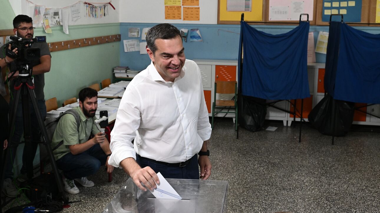 Ψήφισε ο Αλέξης Τσίπρας: «Σήμερα κρίνεται η ζωή μας και η δημοκρατία»
