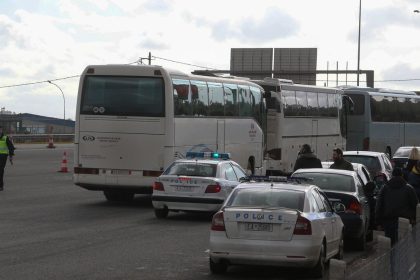 «Καμπάνα» 6.800 ευρώ σε οδηγούς και ιδιοκτήτες βαν στο Αττική Οδό για παράνομη μεταφορά επιβατών