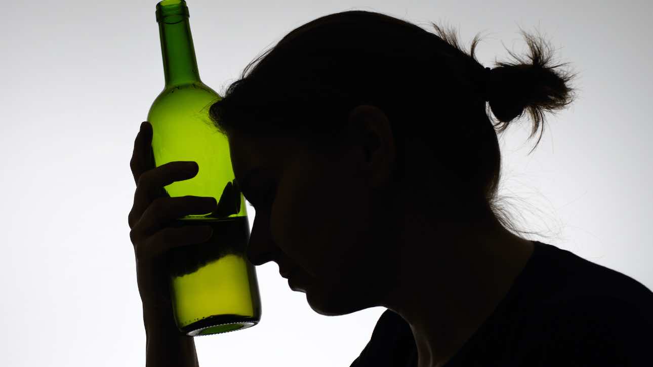 Γυναίκες πεθαίνουν ολοένα και περισσότερο από αιτίες που σχετίζονται με το αλκοόλ