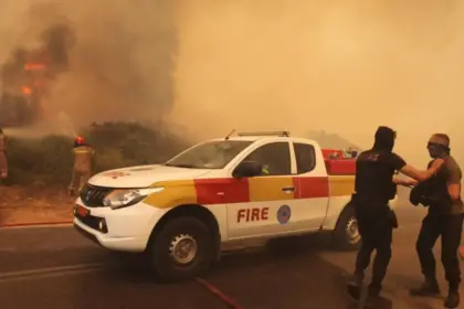 Φωτιά στο Καπαρέλι Βοιωτίας - Συναγερμός στην Πυροσβεστική
