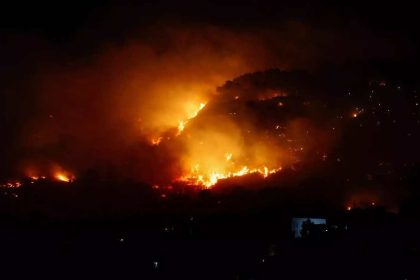 Μαίνονται οι πυρκαγιές στη νότια Ιταλία - Eκκένωση 2.000 τουριστών