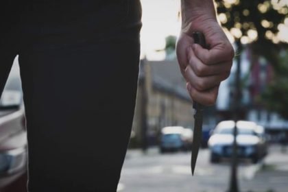 Στον εισαγγελέα ο 17χρονος που μαχαίρωσε δύο ανήλικους και έναν περαστικό που πήγε να τους χωρίσει