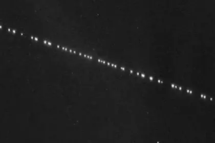 Αναφορές για UFO πάνω από την Ελλάδα προκάλεσαν οι Starlink του Έλον Μασκ [BINTEO]