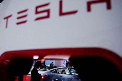 Tesla: «Γκάζι» στις παραδόσεις με προσφορές και εκπτώσεις