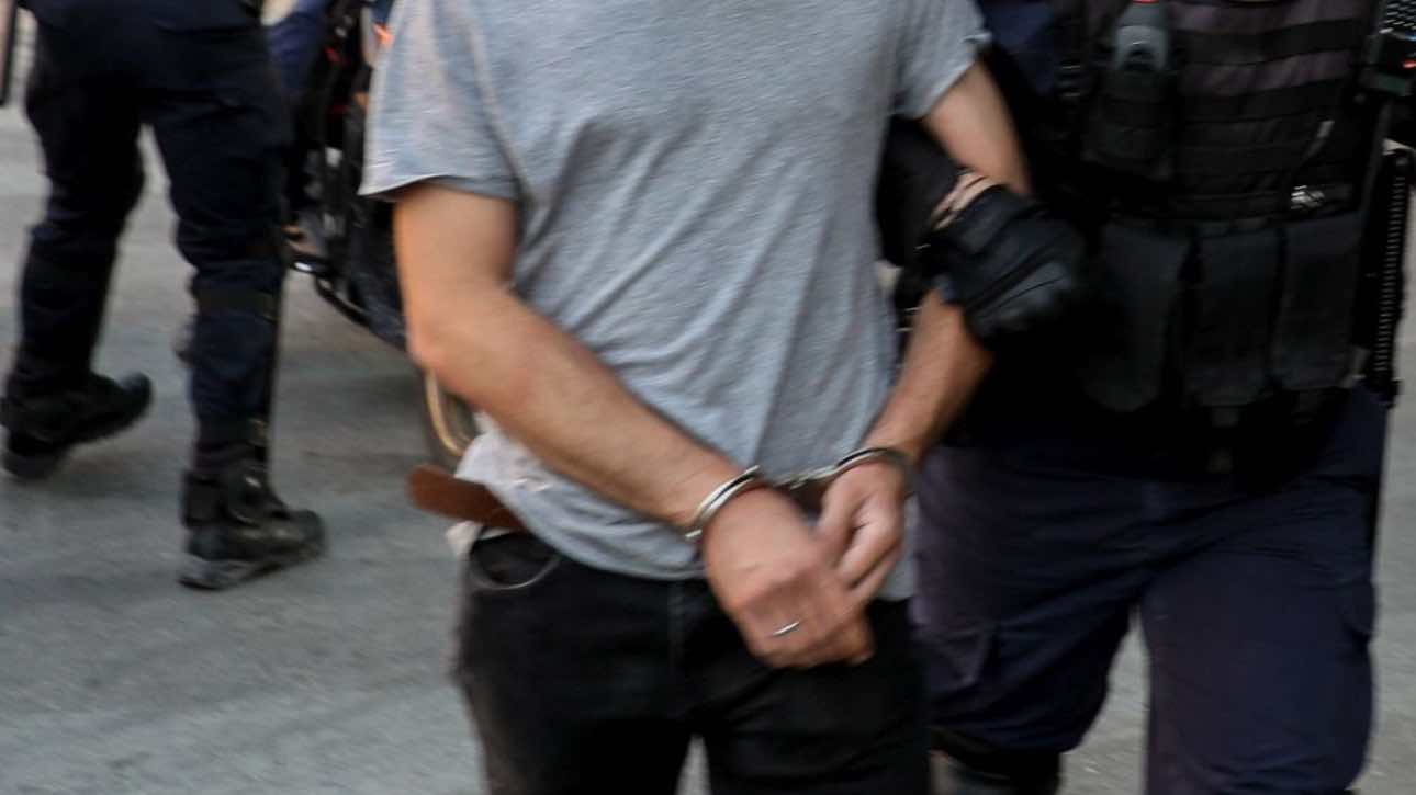 Επεισοδιακή σύλληψη 39χρονου με κλεμμένη μηχανή στις Αχαρνές