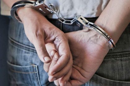 Συνελήφθη «σκληρός» φυγόποινος με 2,5 κιλά κοκαΐνη στο Περιστέρι