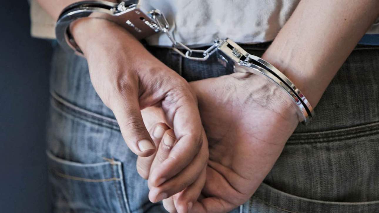Συνελήφθη «σκληρός» φυγόποινος με 2,5 κιλά κοκαΐνη στο Περιστέρι