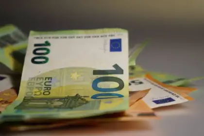 ΑΑΔΕ: Μπαράζ ελέγχων για οικογενειακά εισοδήματα έως 10.000 ευρώ