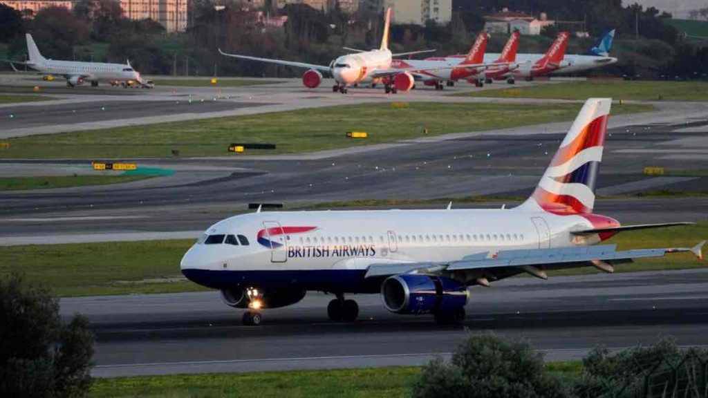 Απόλυτο χάος στα αεροδρόμια της Ευρώπης: Ταλαιπωρία για δεκάδες χιλιάδες επιβάτες