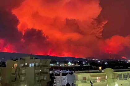 Ανεξέλεκτη η φωτιά στην Αλεξανδρούπολη - Eκκενώνεται προληπτικά το νοσοκομείο 