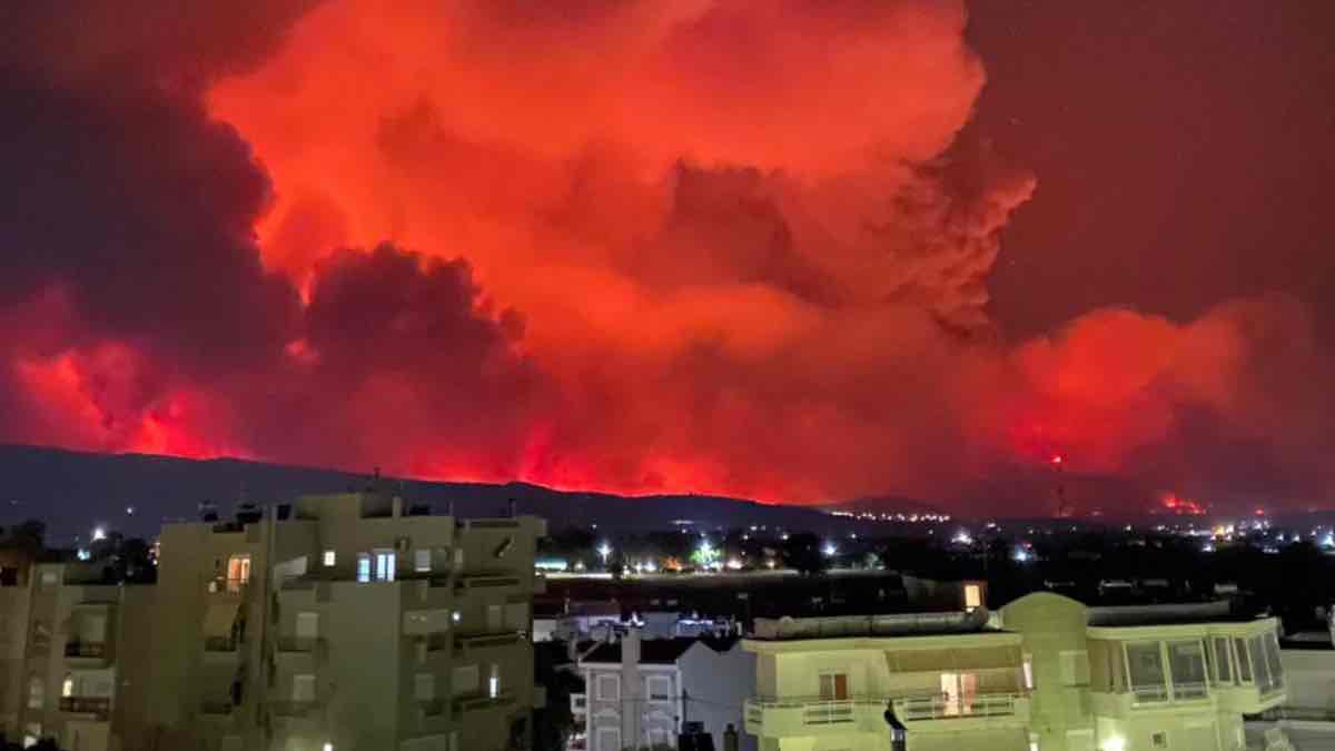 Ανεξέλεκτη η φωτιά στην Αλεξανδρούπολη - Eκκενώνεται προληπτικά το νοσοκομείο 