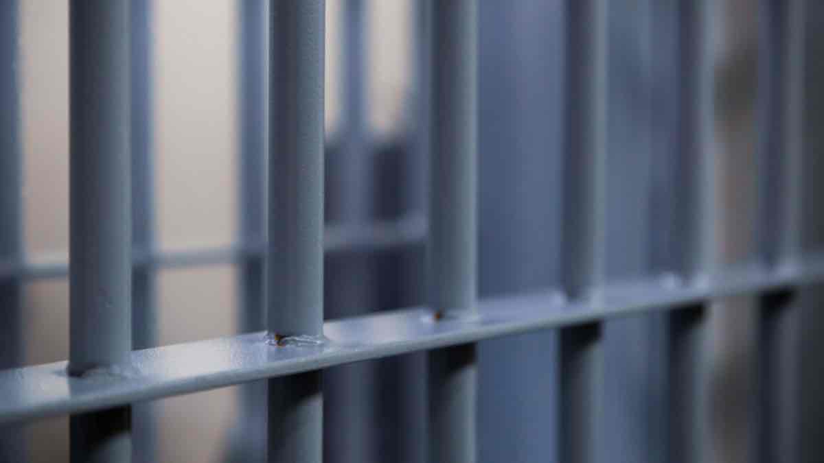 Νεκρός στις φυλακές Κορυδαλλού ο 36χρονος που είχε συλληφθεί για τον βιασμό της θετής του κόρης στην Αίγινα