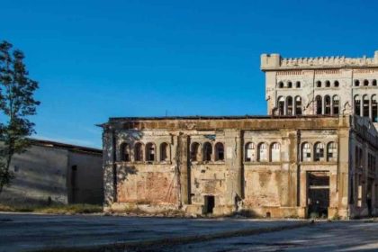 Ελευσίνα: Στην κυριότητα του Δήμου ένα ιστορικό και εμβληματικό εργοστάσιο της πόλης