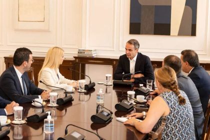 Συνάντηση Μητσοτάκη με την πρόεδρο της κυπριακής Βουλής – Τι συζήτησαν