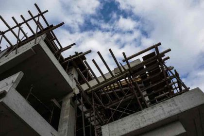 Νεκρός 40χρονος οικοδόμος στη Μάνδρα - Έπεσε από μεγάλο ύψος ενώ τοποθετούσε πάνελ