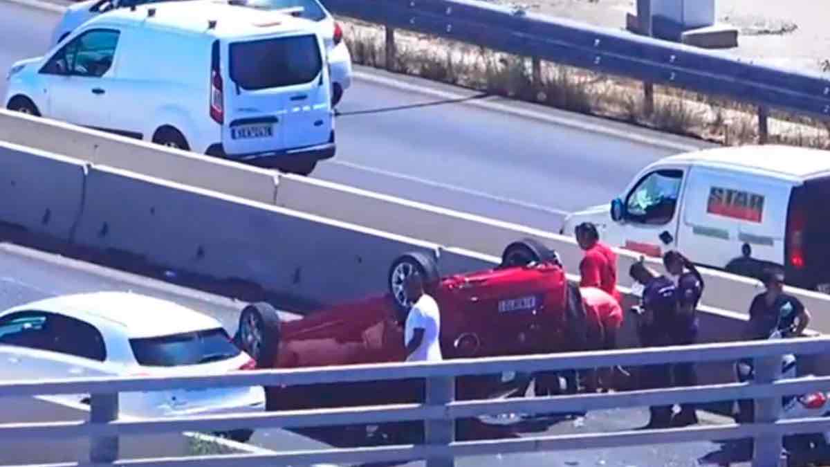 Τροχαίο στην Ποσειδώνος - Γυναίκα παρασύρθηκε από αυτοκίνητο που πέρασε στο αντίθετο ρεύμα