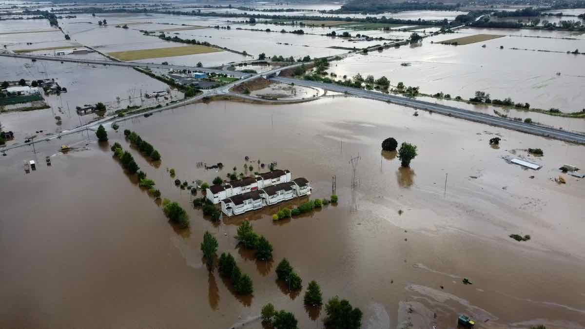 Πλημμύρες στη Θεσσαλία: Φόβοι για ελλείψεις τροφίμων και νέες ανατιμήσεις