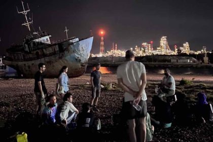 MetamorphoSEA: Μια παρέμβαση του Sjoerd Wagenaar εμπνευσμένη από την ακτή της Ελευσίνας