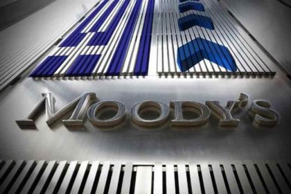 Mία «ανάσα» από την επενδυτική βαθμίδα η Ελλάδα - Διπλή αναβάθμιση από τη Moody’s