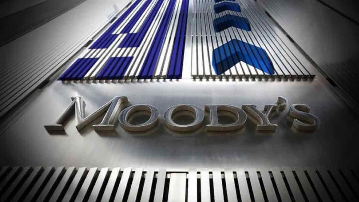 Mία «ανάσα» από την επενδυτική βαθμίδα η Ελλάδα - Διπλή αναβάθμιση από τη Moody’s