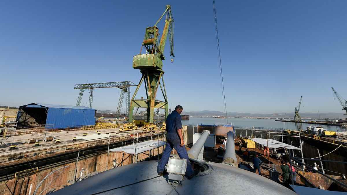 Παράταση του προγράμματος του ΠΝ ζητούν οι εργαζόμενοι στα ναυπηγεία Σκαραμαγκά