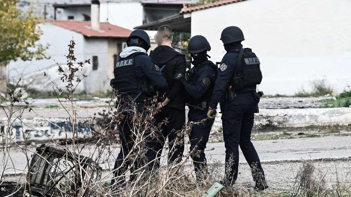 «Πλούσιο» το μενού των αστυνομικών δράσεων στη Δυτική Αττική: Συλλήψεις για κλοπές και ναρκωτικά