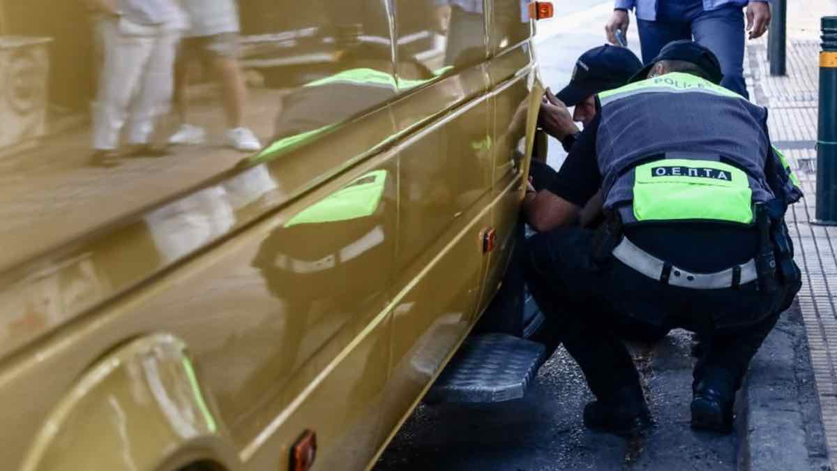 «Σαφάρι» ελέγχων από την Τροχαία στα σχολικά λεωφορεία