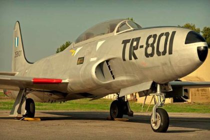 Lockheed T-33A: Σαν σήμερα το 1951 προσγειώνονται στην Ελευσίνα τα πρώτα ελληνικά αεριωθούμενα