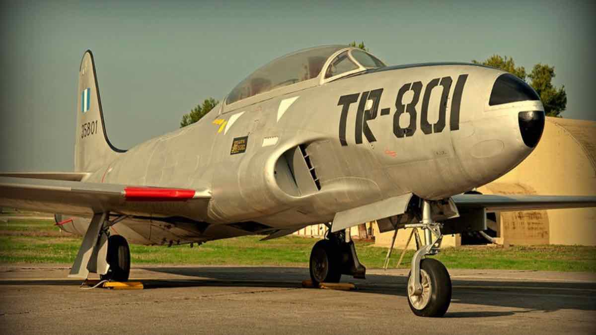 Lockheed T-33A: Σαν σήμερα το 1951 προσγειώνονται στην Ελευσίνα τα πρώτα ελληνικά αεριωθούμενα