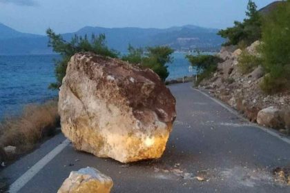 Αλεποχώρι: Πτώση μεγάλου βράχου στον επαρχιακό δρόμο προς Βαμβακιές