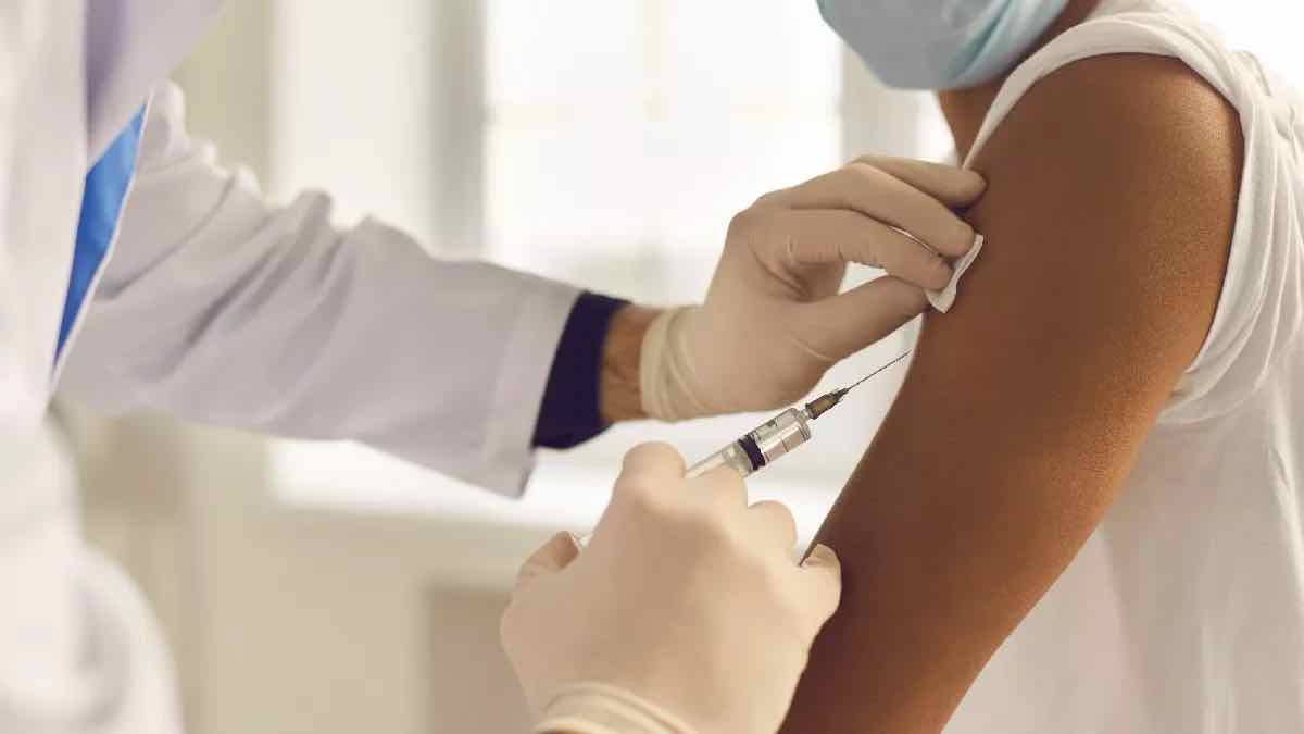 Κορωνοϊός: Ανοίγει η πλατφόρμα εμβολιασμού – Σήμερα οι ανακοινώσεις