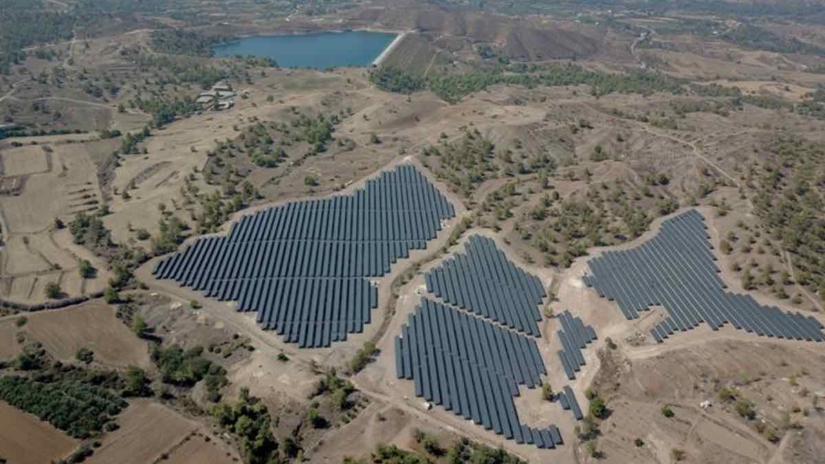 HELLENiQ ENERGY: Αποκτά έξι φωτοβολταϊκά ισχύος 26MW στην Κύπρο