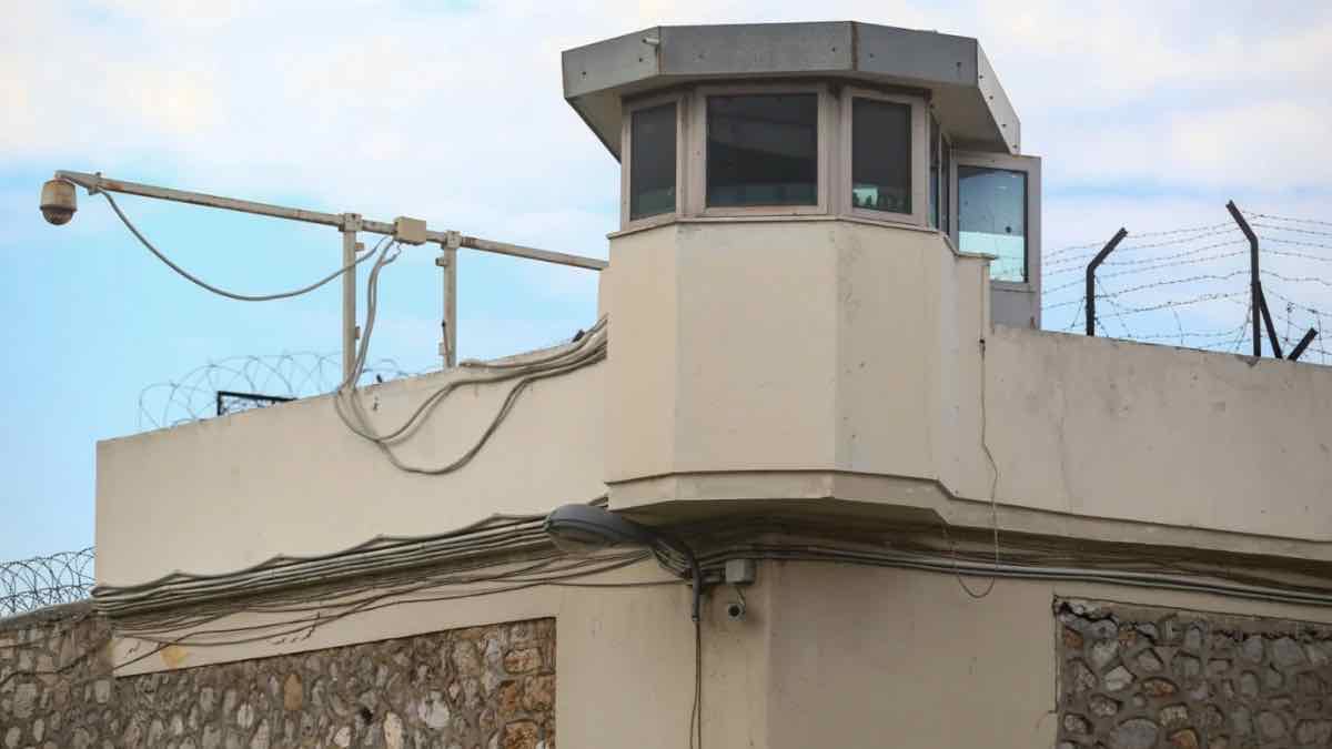Ασπρόπυργος: ΑΒΑΞ, ΑΚΤΩΡ, ΤΕΡΝΑ και ΜΥΤΙΛΗΝΑΙΟΣ οι «μνηστήρες» της μεταφοράς των φυλακών