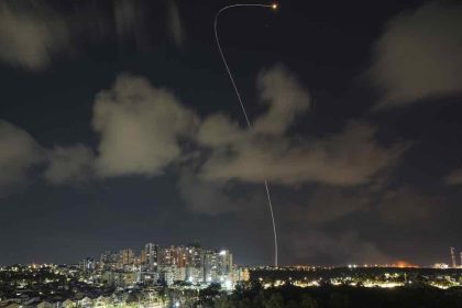 Περικυκλώθηκε η πόλη της Γάζας – Χαμάς και Χεζμπολάχ εκτόξευσαν ρουκέτες από τον Λίβανο
