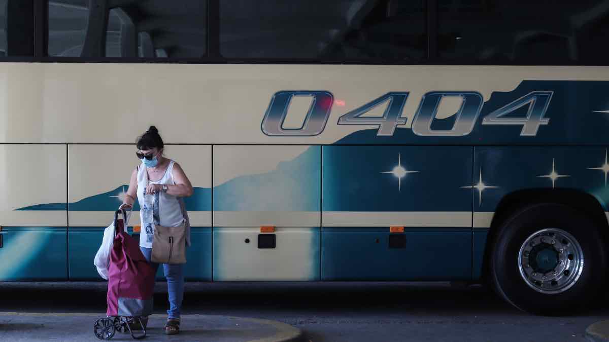 Ακινητοποιήθηκε στο Σχηματάρι λεωφορείο του ΚΤΕΛ Λάρισας μετά από τηλεφώνημα για βόμβα