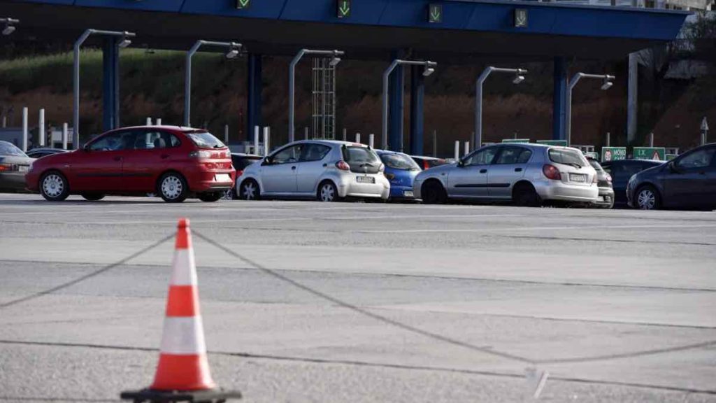 «Λευκός καπνός» και μονοψήφια αύξηση στα διόδια στους αυτοκινητόδρομους