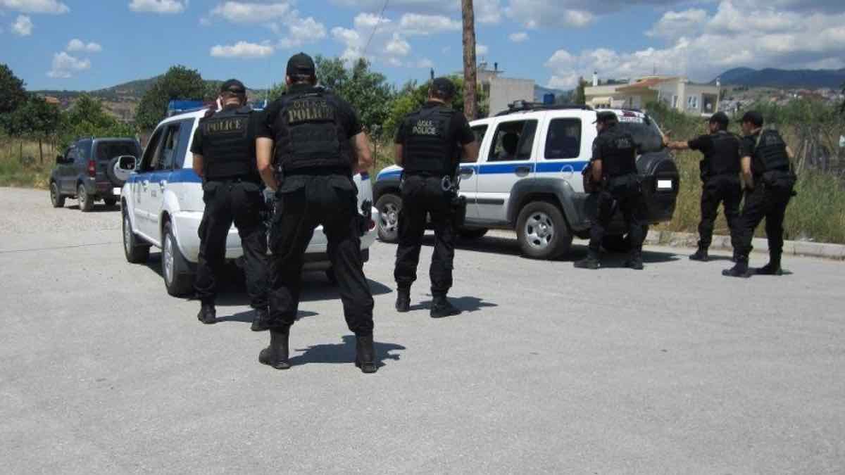 Αχαρνές: Αστυνομικοί πήγαν να ελέγξουν περιστατικό με πυροβολισμούς και τους πετροβόλησαν
