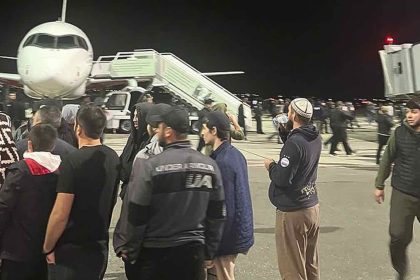 Ρωσία: Πλήθος εισέβαλε σε αεροδρόμιο και έψαχνε Εβραίους φωνάζοντας Αλλάχου Ακμπάρ