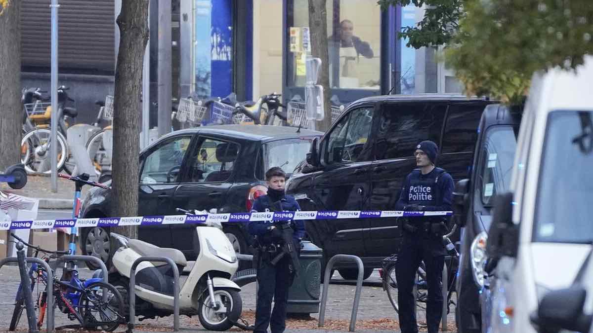 Νεκρός ο δράστης της επίθεσης στις Βρυξέλλες - Βρέθηκε δίπλα του το όπλο