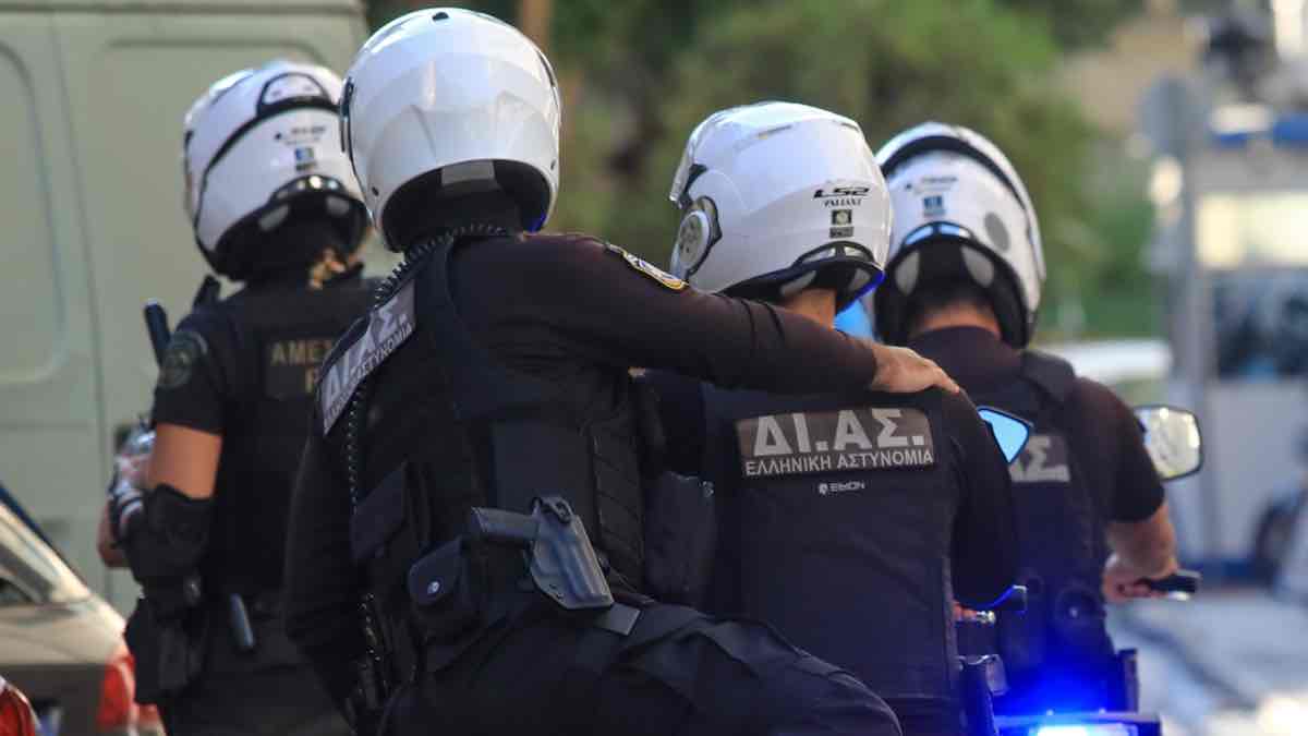 Καταδίωξη στην Ασπρόπυργο: Η ανακοίνωση ΕΛ.ΑΣ για τη σύλληψη 20χρονου