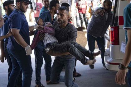 Χάος στα νοσοκομεία της Γάζας: Κυκλωμένα από τανκς εν μέσω πυρών